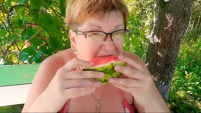 Русский мукбанг/Арбуз в бассейне от Вики/Как в лучших домах Лондона/Mukbang /Разговорный мукбанг