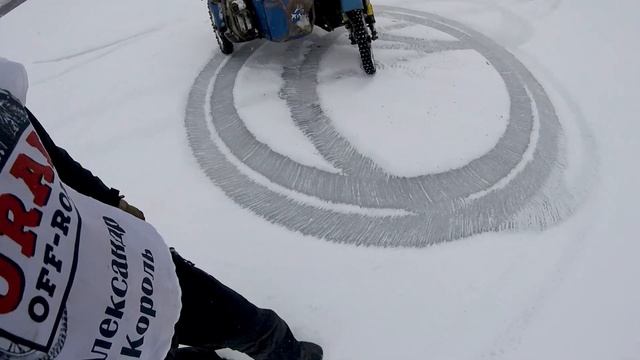 ПО ЛЬДУ НА УРАЛЕ, ЕДЕМ, КАТАЕМ, ДРИФТИМ смотреть онлайн