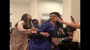 Марокканская девушка танцует: марокканский танец