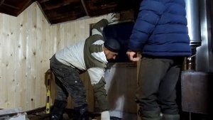 Таежная изба из КУНГа. Ремонт#3. Отделали стены.