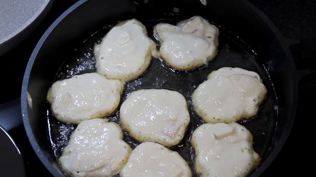 РЕЦЕПТ ОЛАДЬИ НА КЕФИРЕ С ЯБЛОКОМ смотреть онлайн