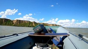 Лодка Ракета РЛ380 на волне против ветра