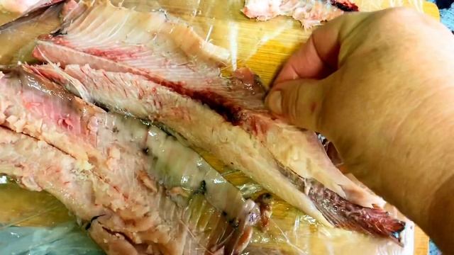 СОЛИМ СЕЛЕДКУ, без уксуса и рассола,40 минут и можно есть.##. смотреть онлайн