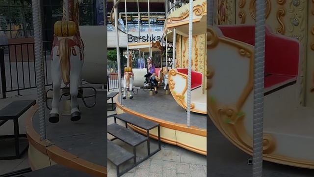 катаемся на карусели смотреть онлайн