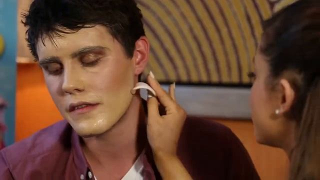 (Ariana Grande STARS on... Pointless Blog)- 'Ariana Grande Does My Makeup' смотреть онлайн