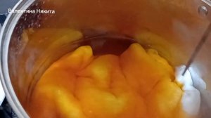 Покраска ваты для игрушек.