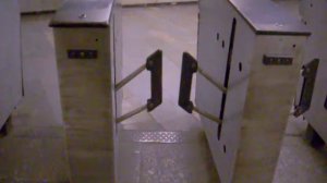 Турникет в метро взбесился