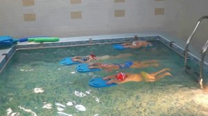Алиса на занятиях по плаванию в бассейне Динамо на канале Алиса vivi lisa