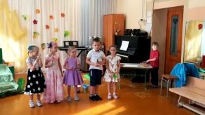 Воспитанники старшей группы, песенка "Тучка-плакучка"