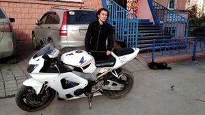 Спортивный мотоцикл для девушек: Honda CBR 929 RR Fireblade