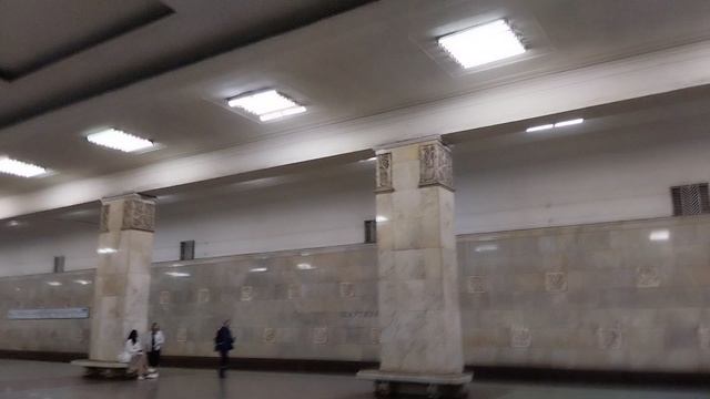 Московское метро: обзор станции Партизанская.