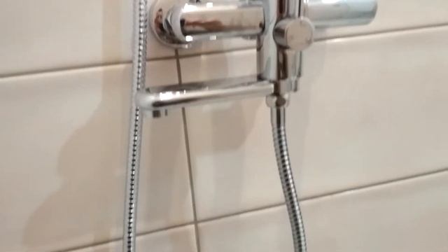 УСТАНОВКА ДУШЕВОЙ КОЛОННЫ СО СМЕСИТЕЛЕМ И ТРОПИЧЕСКИМ ДУШЕМ. смотреть онлайн