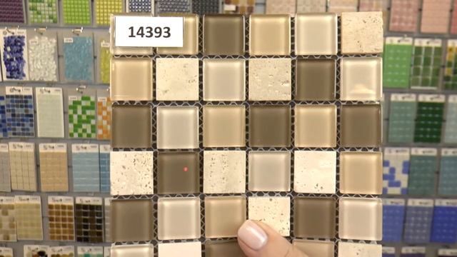 Бежево-коричневая мозаика из стекла и травертина смотреть онлайн