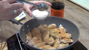 Куриные крылышки по-китайски (糖醋酱油鸡翅, Táng cù jiàngyóu jīchì). Китайская кухня.
