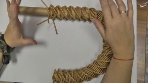 НОВОГОДНИЙ ВЕНОК. Спиральное плетение из газетных трубочек
