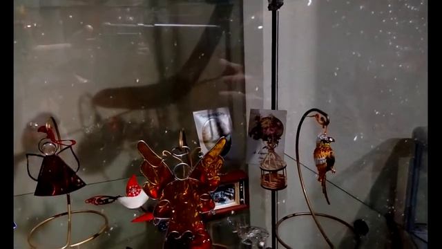 Коллекционер елочных игрушек рассказывает о своем собрании смотреть онлайн