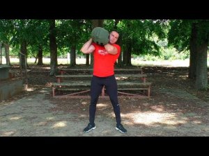 Подъём сэндбэга на плечо + швунг: техника и нюансы