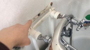 Как укрепить шурупы в сыпучей стене .