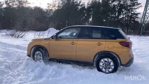 Suzuki Vitara light offroad snow