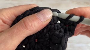 Мочалка для посуды, связанная крючком из старых колготок