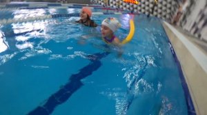 СИРЕНОГОЛОВЫЙ в реальной жизни МЫ в ШОКЕ ОН УДАРИЛ ТОКОМ БАССЕЙН Siren Head In Real Life