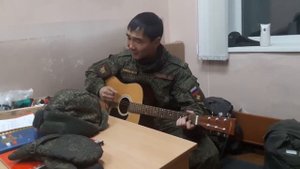 я рано утром на заре на гитаре!