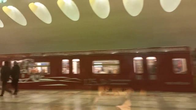 Тематический поезд Ока на Нахимовском проспекте смотреть онлайн