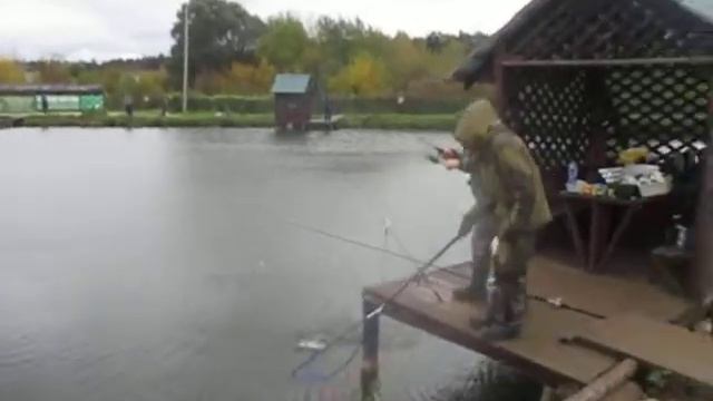 На Форелевых прудах рыбхоза "Гжелка" 07.10.2017 смотреть онлайн