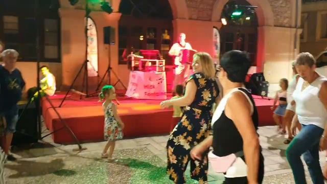 Субботний французский ужин с танцами. Последняя встреча с Кристианом, кто бы мог знать... смотреть онлайн