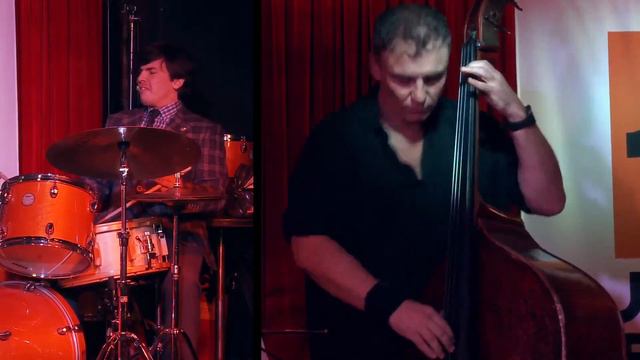 Трио Евгения Пономарева - Take A Walk (M. Brecker) смотреть онлайн