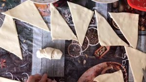 Круассаны с колбасой и сыром