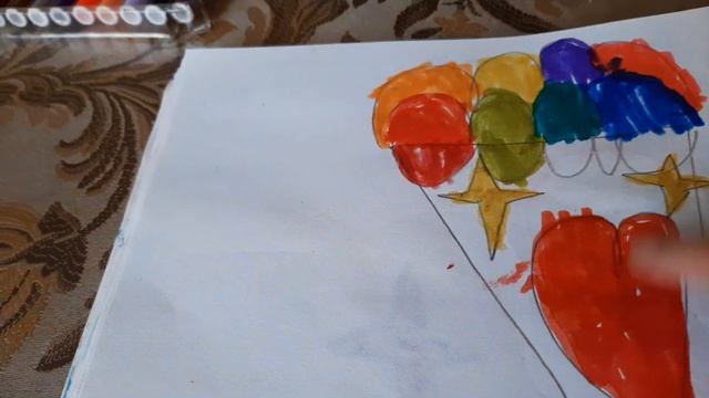 Тамила нарисовала мороженое желе и кексы