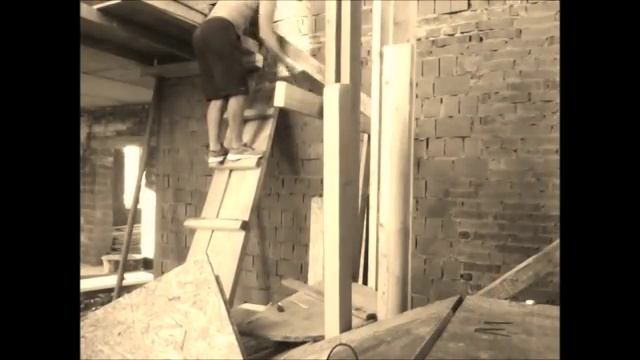 ? Монолитная лестница в одни руки. Монтаж / Бетонщик ступенек смотреть онлайн