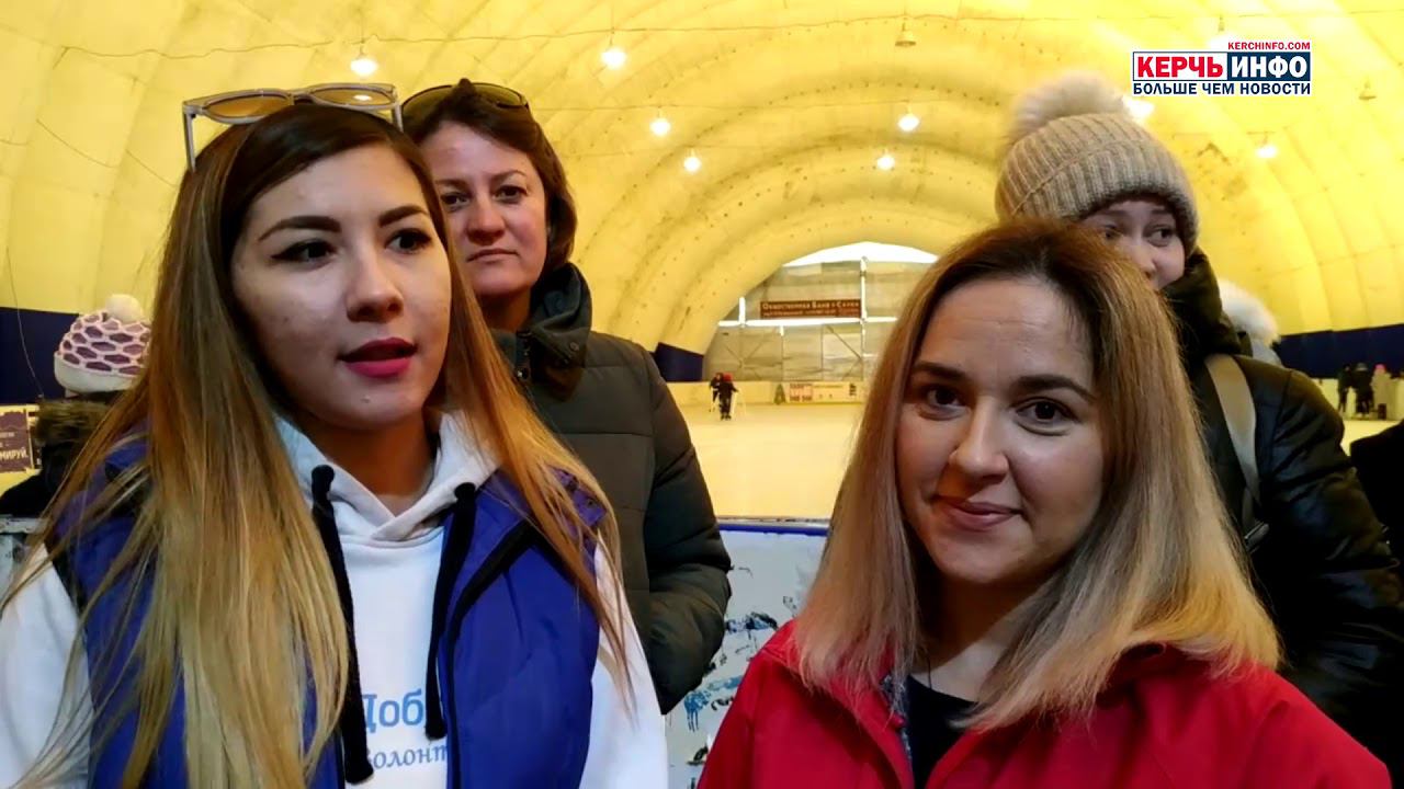 Волонтеры устроили для детей праздник на катке