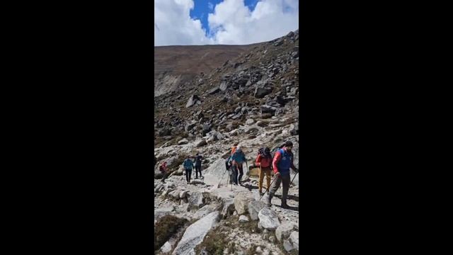 2 группы Клуба 7 Вершин "Chronic climbers" и "Кумари октября" поднимаются в базовый лагерь Эвереста смотреть онлайн