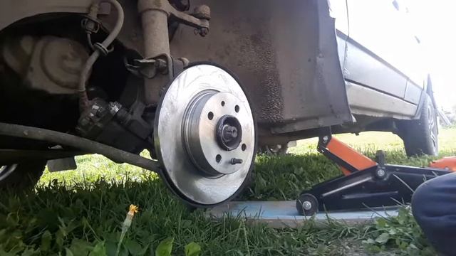 КАК ПОМЕНЯТЬ ТОРМОЗНЫЕ ДИСКИ  И КОЛОДКИ