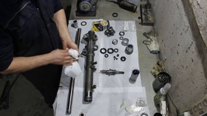 Ремонт рулевой рейки LEXUS LX470/TLC100. Полный видео обзор.