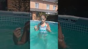 Как быстро научиться плавать на спине?