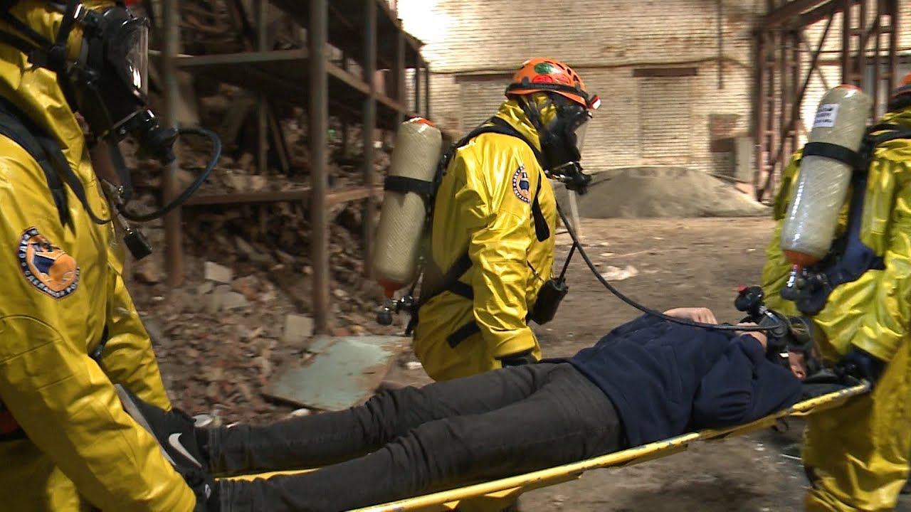 Теракт в ставрополе 2010. Тренировка пожарных. Взрыв в Ставрополе. Пожарник спасает.