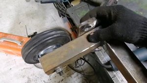 Сделай сам.Подкатной домкрат для снегохода. #подкаты#склизы#бережемполы