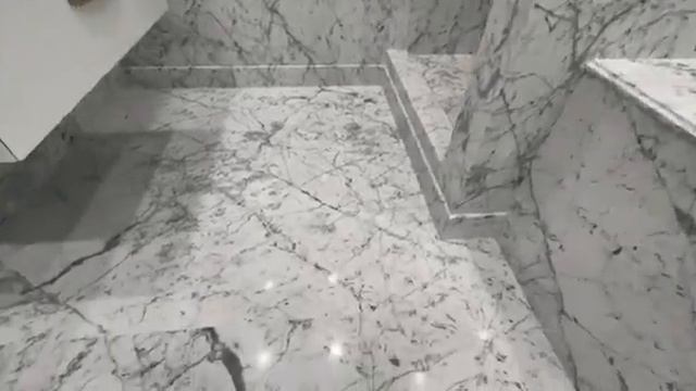 Серый мрамор Bianco Carrara в ванной комнате в Москве