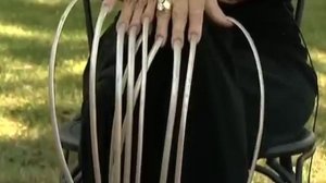 Lee Redmond: Longest Fingernails Ever - Guinness World Records