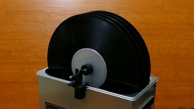 Привод с держателем для ультразвуковой мойки виниловых пластинок. смотреть онлайн