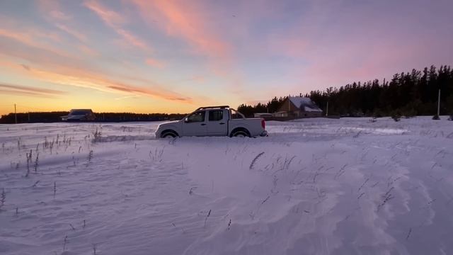 Nissan Navara D40 по снегу / Как мы ездим домой каждый день. смотреть онлайн