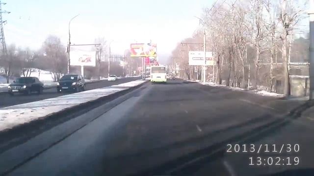Чуть не догнал автобус. Иркутск 2014.