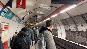 Путешествие по Лондону на поезде London DLR, поезде без водителя!