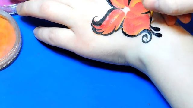 Аквагрим бабочка рисунок на руке / How to draw face painting butterfly pattern on the hand смотреть онлайн