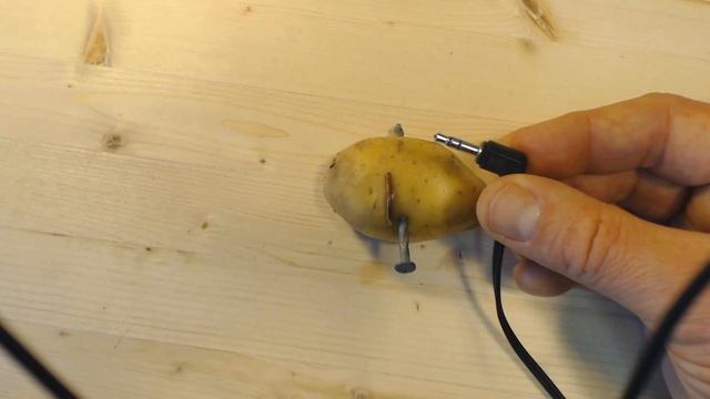 Earbuds cutting out? How to check for a "broken wire" EASILY using a POTATO (no tools). #19 смотреть онлайн