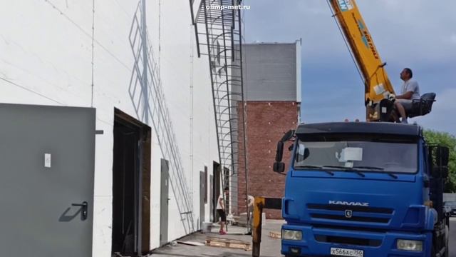 Монтаж вертикальной пожарной лестницы типа П1-2.