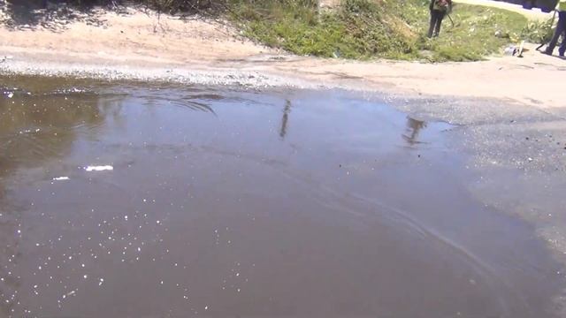 Вода с одного люка, переполнила другой .ЖЭК отказывается ремонтировать!!! смотреть онлайн